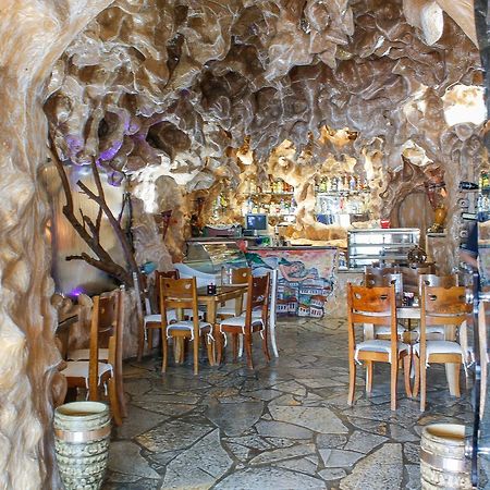 בראט Hotel Shpella מראה חיצוני תמונה