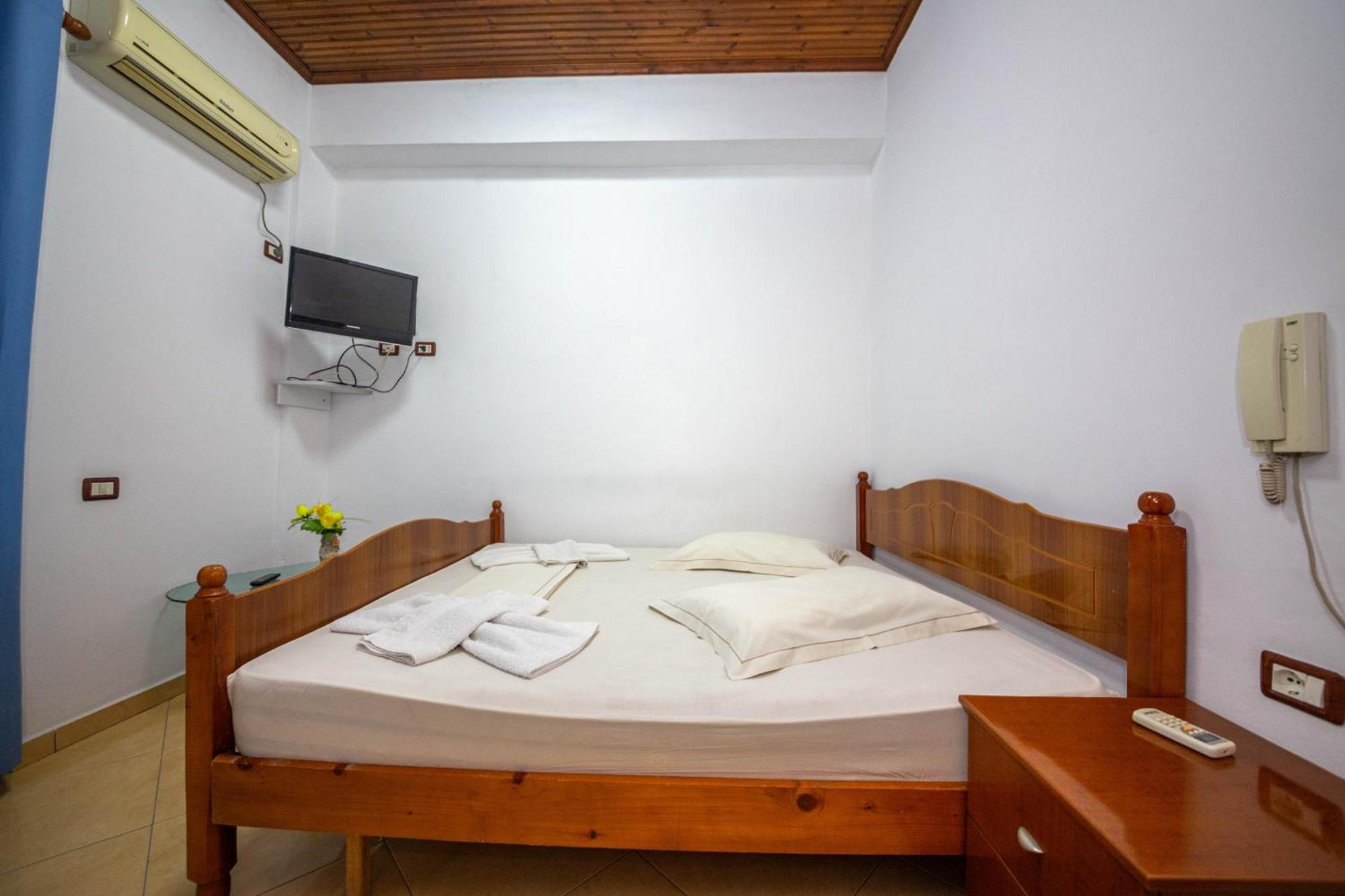 בראט Hotel Shpella מראה חיצוני תמונה