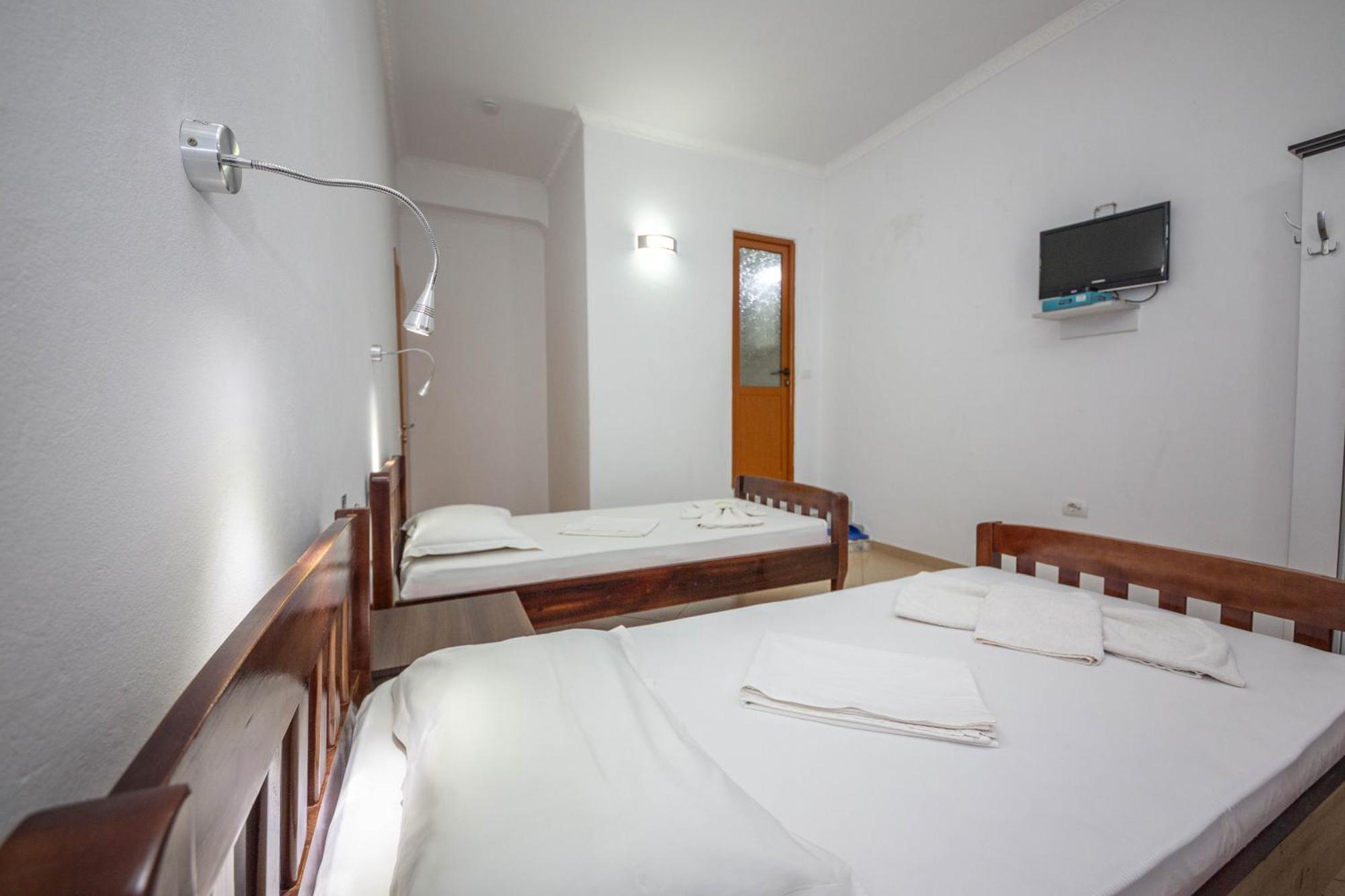 בראט Hotel Shpella מראה חיצוני תמונה