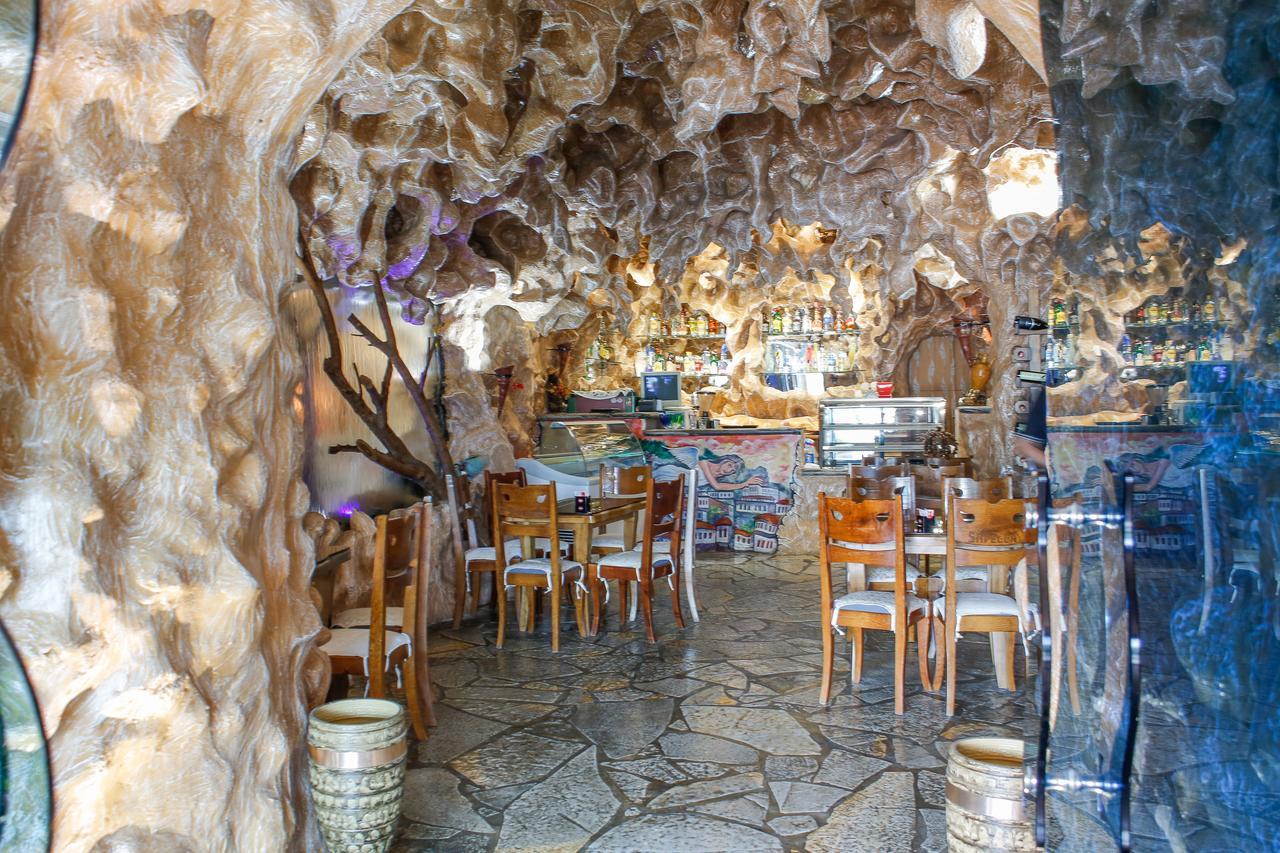 בראט Hotel Shpella מראה חיצוני תמונה