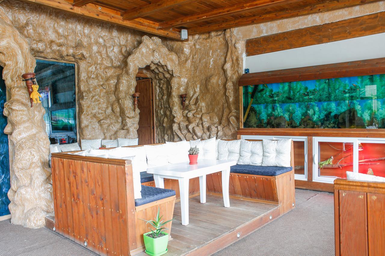 בראט Hotel Shpella מראה חיצוני תמונה
